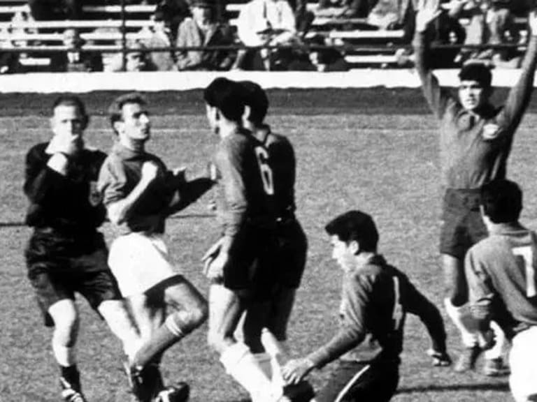«La batalla de Santiago»: A 58 años del histórico duelo Chile-Italia en el Mundial del 62