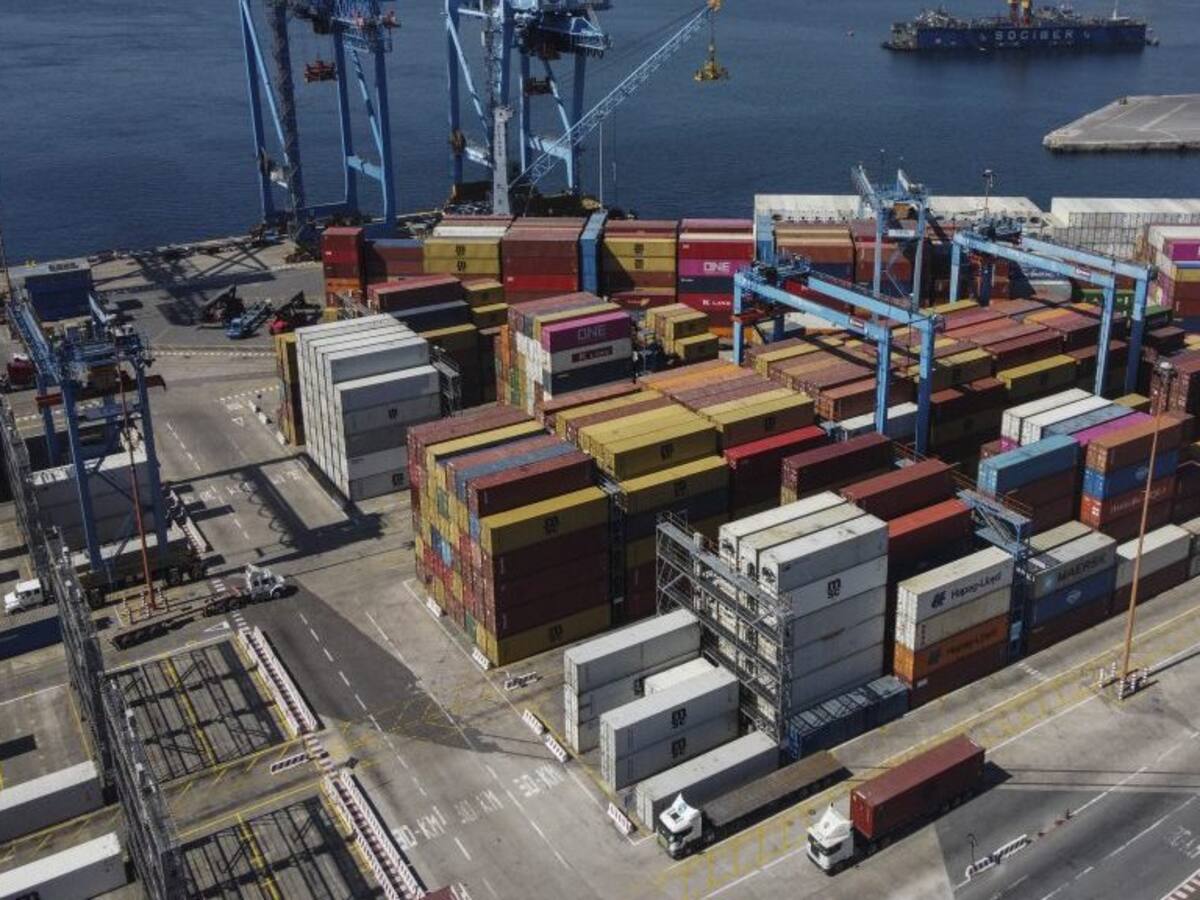 Camioneros se alistan para bloquear accesos a puertos de San Antonio y Valparaíso