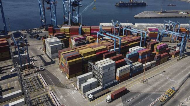 03 DE SEPTIEMBRE DE 2020 / VALPARAISOVista aerea del Terminal Pacifico Sur tras la finalización del paro de camioneros, que mantuvo al puerto con menor movimiento y una acumulación de containers en sus dependencias.
FOTO: MIGUEL MOYA / AGENCIAUNO