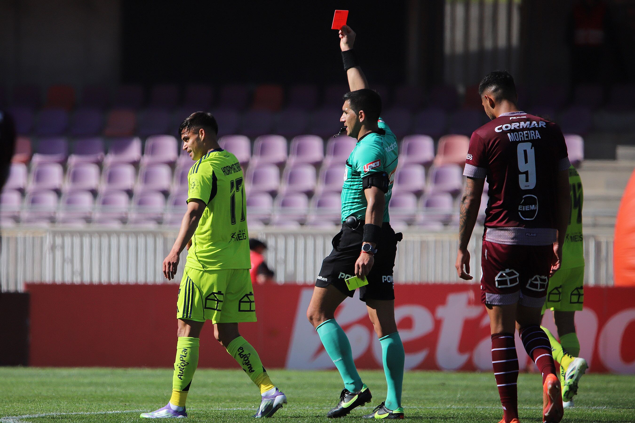 Fabián Hormazábal recibió dos tarjetas amarillas en dos minutos