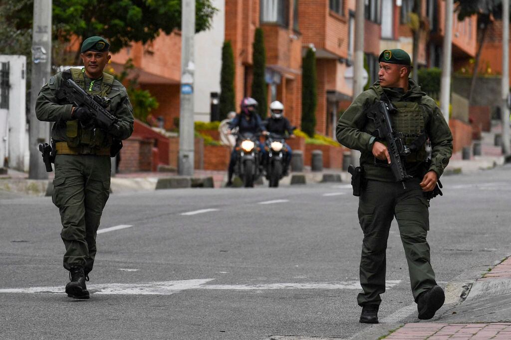 Miembros de las fuerzas especiales de la policía en un operativo en Bogotá