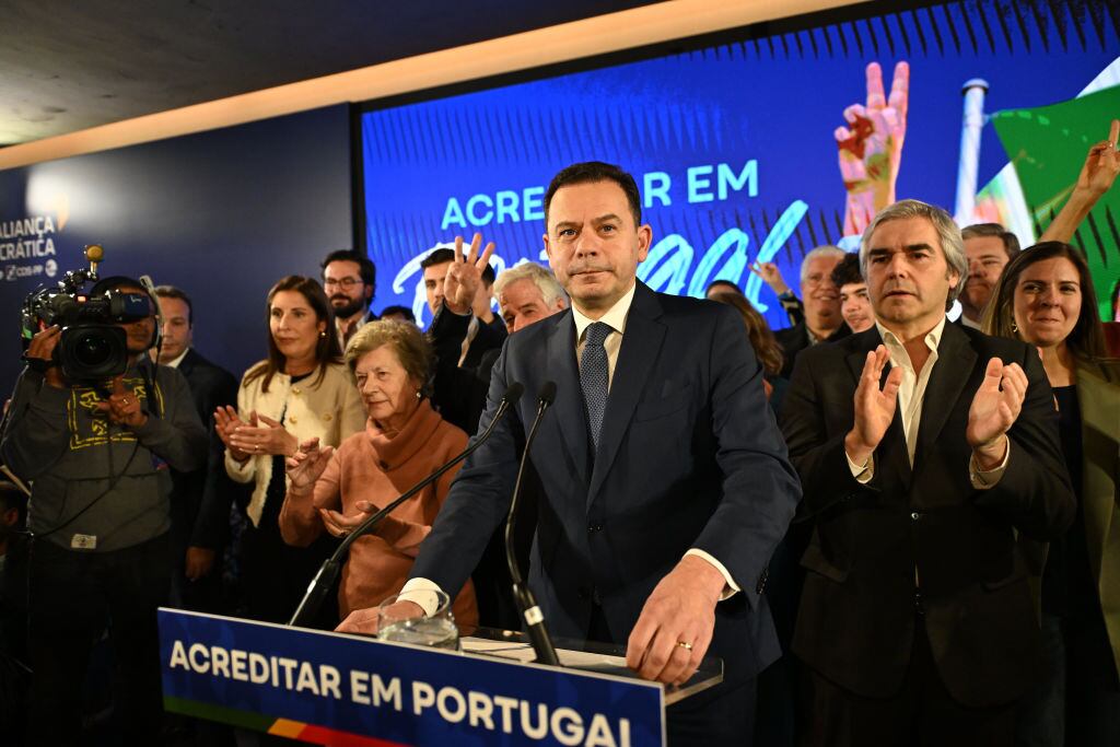 El líder de la coalición conservadora Alianza Democrática (AD), Luís Montenegro, habla sobre su opción de formar gobierno en Portugal.