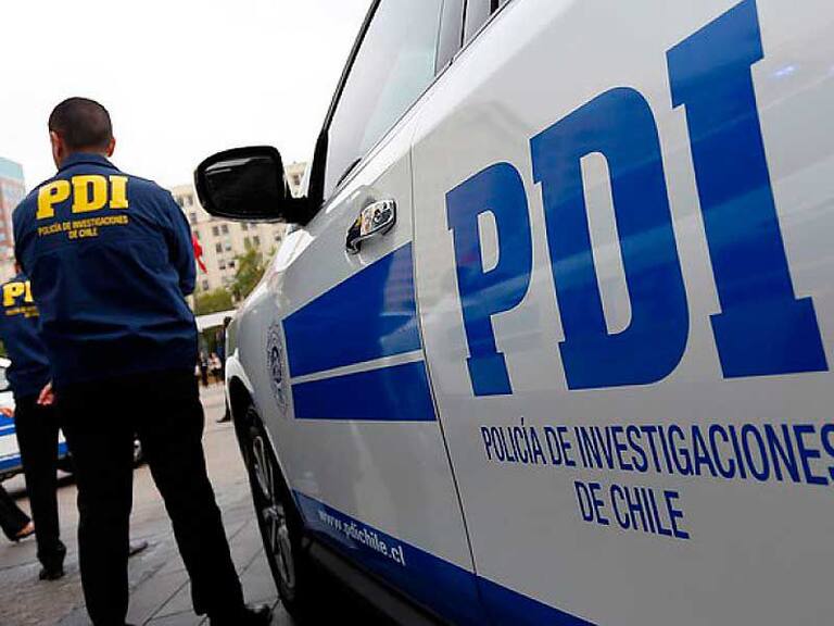 Intimidándola con armas de fuego, delincuentes le roban vehículo a mujer en supermercado de La Florida: PDI está en búsqueda de los sujetos