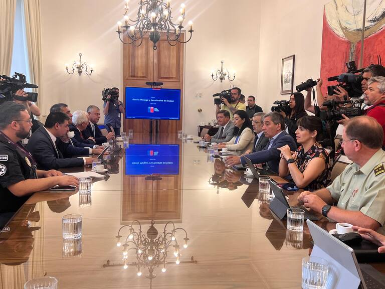 Alcalde Desbordes tras reunión con el Gobierno por seguridad en barrio Meiggs: “En conjunto lograremos recuperar el barrio para la gente”