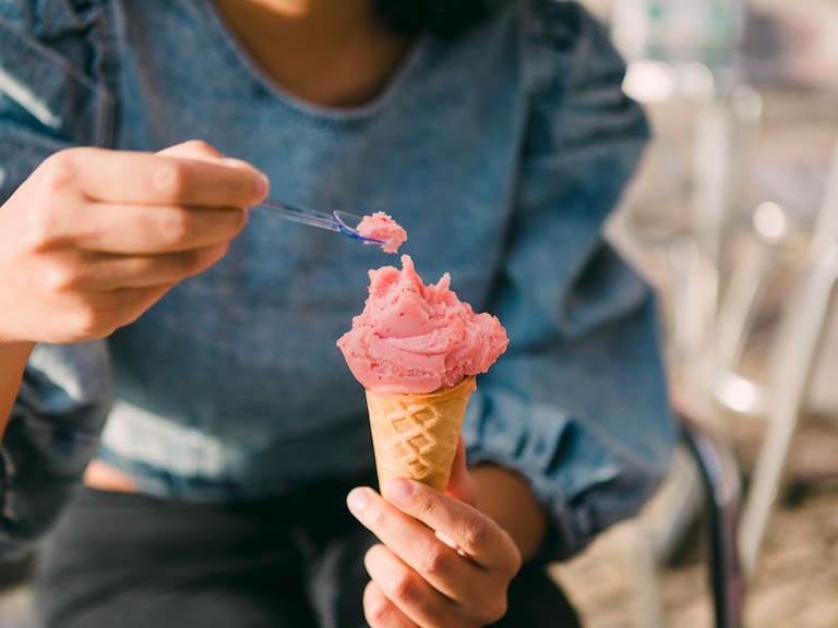 Al revés de lo que se cree: esto ocurre en el cuerpo al consumir alimentos fríos en verano