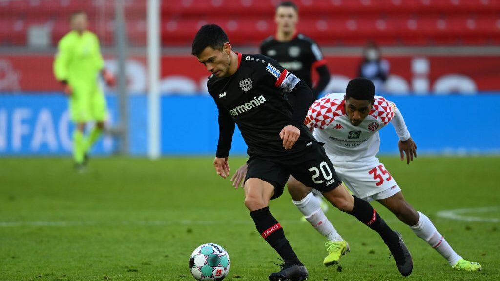 13 February 2021, North Rhine-Westphalia, Leverkusen: Football: Bundesliga, Bayer Leverkusen - FSV Mainz 05, Matchday 21 at BayArena. Leverkusen's Charles Aranguiz and Mainz's Leandro Barreiro (r) in action. IMPORTANT NOTE: In accordance with the regulations of the DFL Deutsche Fußball Liga and the DFB Deutscher Fußball-Bund, it is prohibited to use or have used photographs taken in the stadium and/or of the match in the form of sequence pictures and/or video-like photo series. Photo: Federico Gambarini/dpa (Photo by Federico Gambarini/picture alliance via Getty Images)