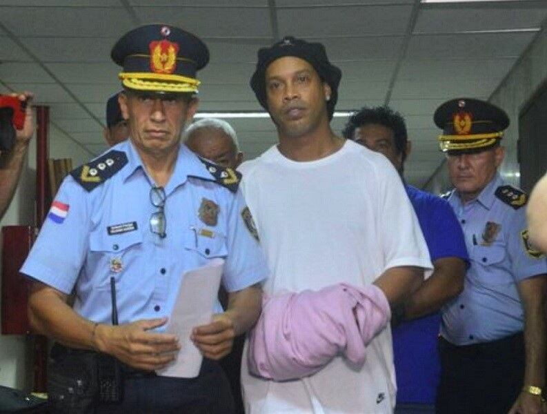 Ronaldinho Gaúcho detenido en Paraguay