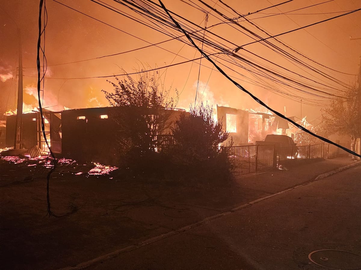 Jugador de la U perdió su hogar por los incendios en la región del Biobío: compañeros piden ayuda en redes sociales