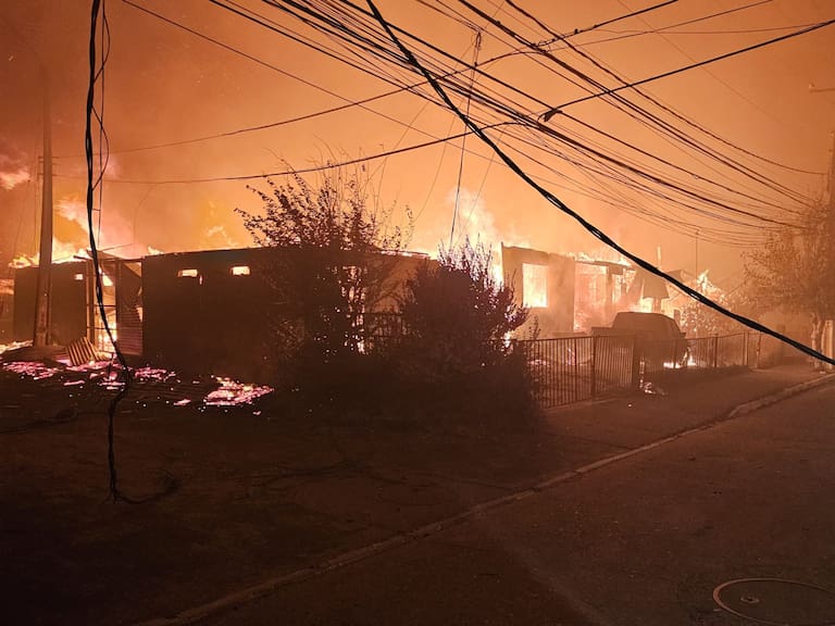 Jugador de la U perdió su hogar por los incendios en la región del Biobío: compañeros piden ayuda en redes sociales