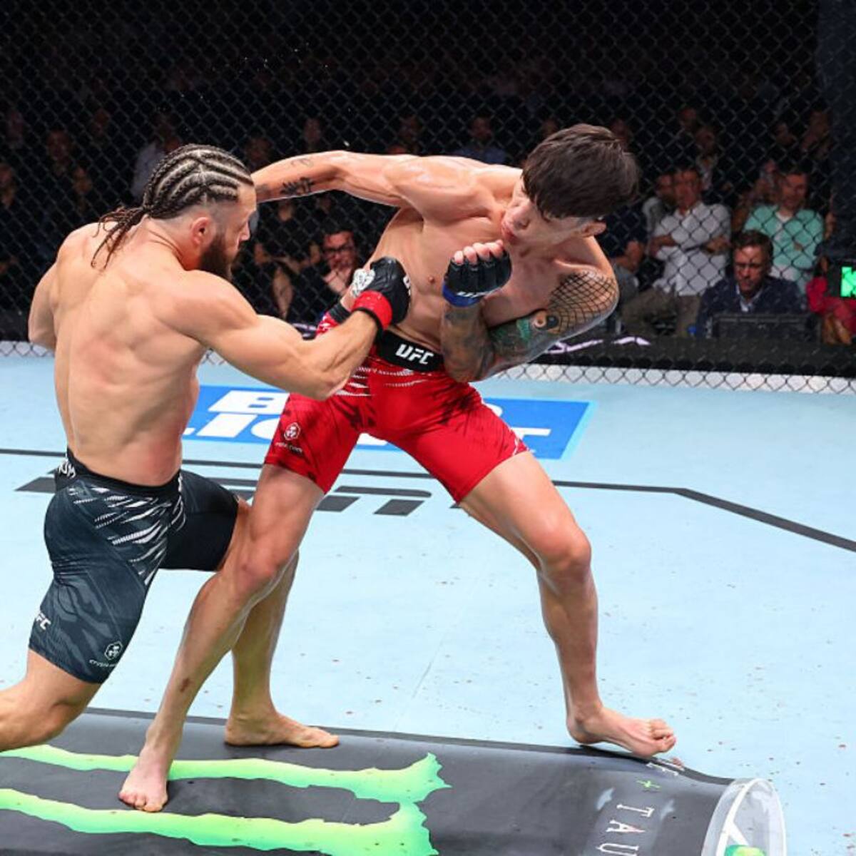 Ignacio “Jaula” Bahamondes lo dio todo pero cayó ante el kazajo Rafael Fiziev por decisión unánime