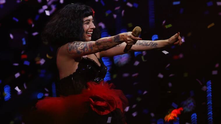 24 DE FEBRERO DE 2020/VIÑA DEL MARLa cantautora chilena Mon Laferte, durante la segunda noche del Festival de Viña del Mar 2020, realizado en la Quinta Vergara.
FOTO: LEONARDO RUBILAR CHANDIA/AGENCIAUNO