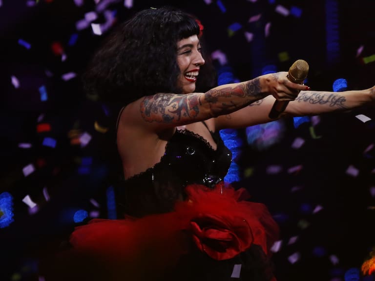 24 DE FEBRERO DE 2020/VIÑA DEL MARLa cantautora chilena Mon Laferte, durante la segunda noche del Festival de Viña del Mar 2020, realizado en la Quinta Vergara.
FOTO: LEONARDO RUBILAR CHANDIA/AGENCIAUNO