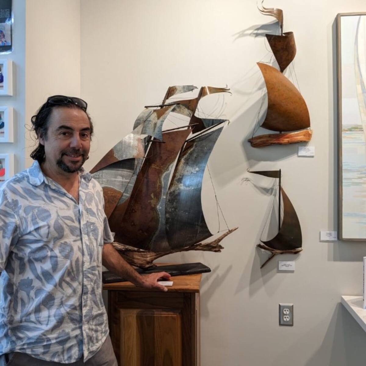 Artista chileno Jorge Lastra avanza a cuartos de final en concurso internacional impulsado por Johnny Depp