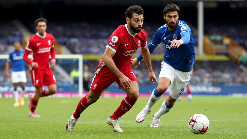 LIVERPOOL, ENGLAND - OCTOBER 17: Mohamed Salah of Liverpool runs with the ball during the Premier League match between Everton and Liverpool at Goodison Park on October 17, 2020 in Liverpool, England. Sporting stadiums around the UK remain under strict restrictions due to the Coronavirus Pandemic as Government social distancing laws prohibit fans inside venues resulting in games being played behind closed doors. (Photo by Catherine Ivill/Getty Images)