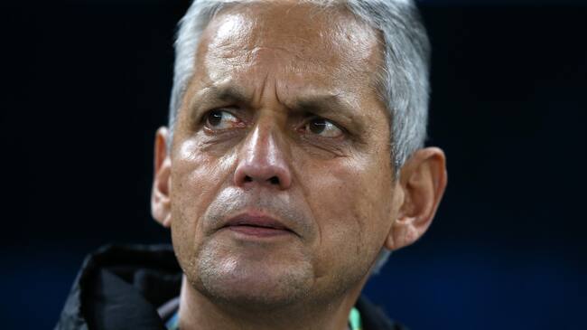 SAO PAULO, BRAZIL - JUNE 28: Reinaldo Rueda head coach of Chile looks on during the Copa America Brazil 2019 quarterfinal match between Colombia and Chile at Arena Corinthians on June 28, 2019 in Sao Paulo, Brazil. (Photo by Alexandre Schneider/Getty Images)