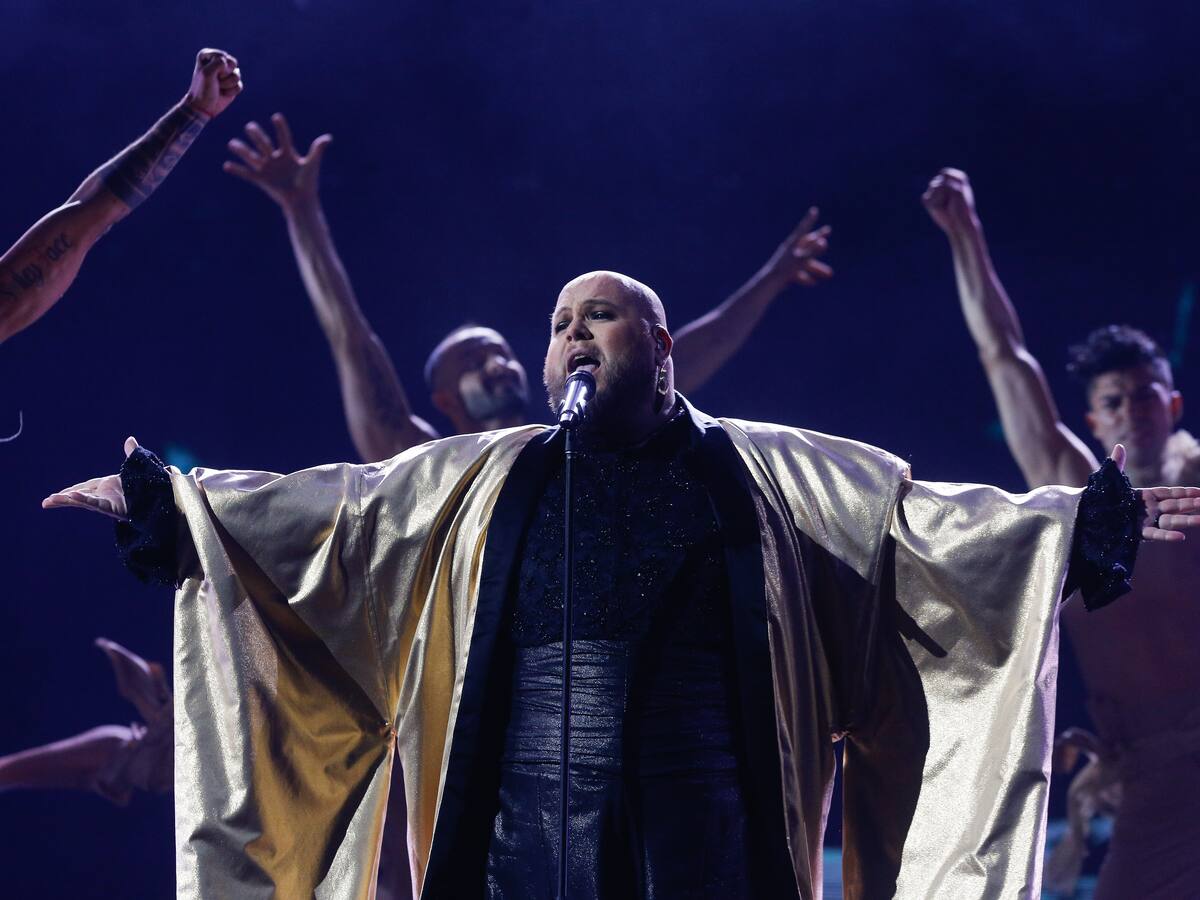 Representante de España fue ovacionado en la primera noche del Festival de Viña 2024: quién es Enrique Ramil, el aplaudido cantante