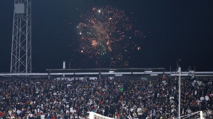 Carabineros detiene a miembro de seguridad privada que trató de ingresar fuegos artificiales en partido Colo Colo-Boca Juniors