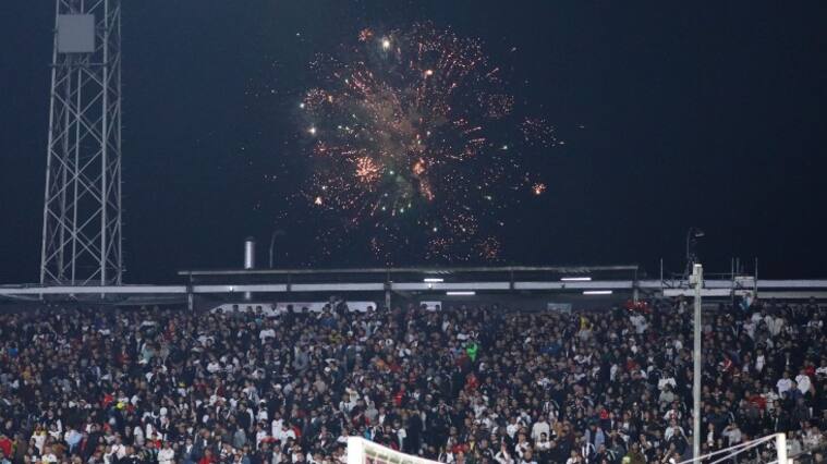 Carabineros detiene a miembro de seguridad privada que trató de ingresar fuegos artificiales en partido Colo Colo-Boca Juniors