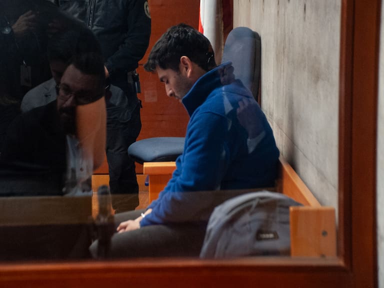 18 DE MAYO DEL 2026 / SANTIAGO
Audiencia de formalización del padre de la niña de 2 años que falleció en Las Condes, luego de caer desde un piso 11.
FOTO: VICTOR HUENANTE / AGENCIAUNO