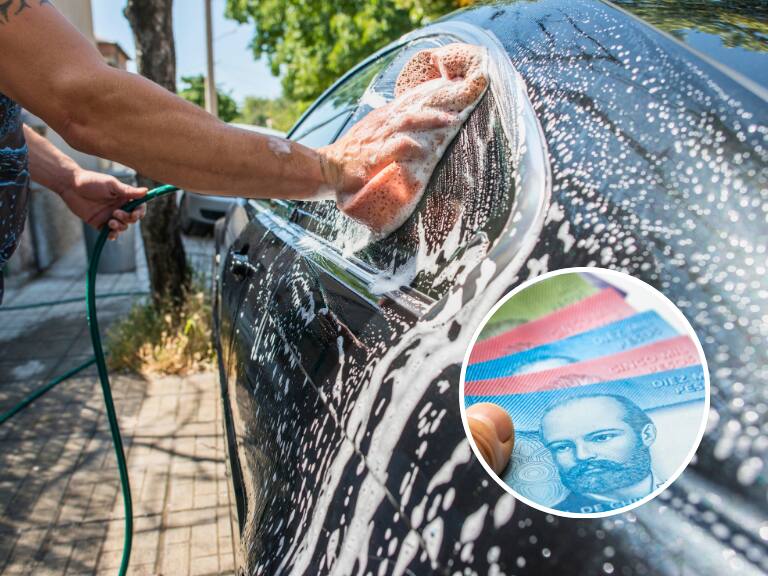 Esta es la alta multa que arriesgan quienes laven su auto en la vía pública en Chile: es una infracción a la ley