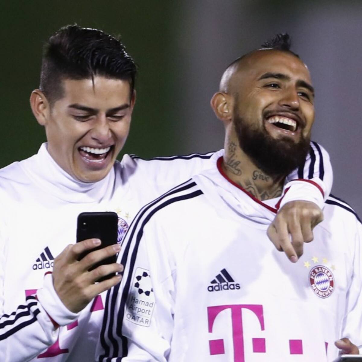 “Mi amigo se mandó esa cag...”: Arturo Vidal revela vergonzoso momento que vivió en la casa de James Rodríguez