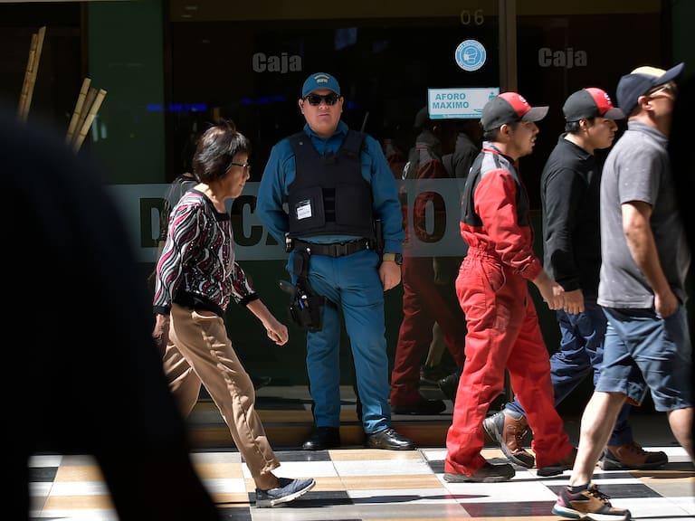 Estos son los oficios con más ofertas de trabajo en Chile (y sus sueldos en 2025)