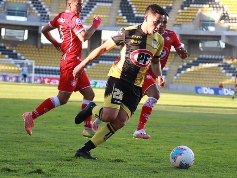 Unión La Calera se impuso ante Coquimbo Unido de visita y alcanzó a la UC en el liderato del Campeonato Nacional