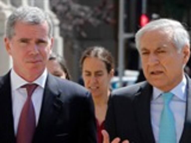 Larraín y Letelier elogian a ex agente Felipe Bulnes