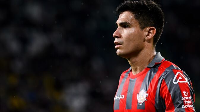 Cremonese de Pablo Galdames se irá a la B de Italia tras sufrir goleada ante el Bologna de Gary Medel