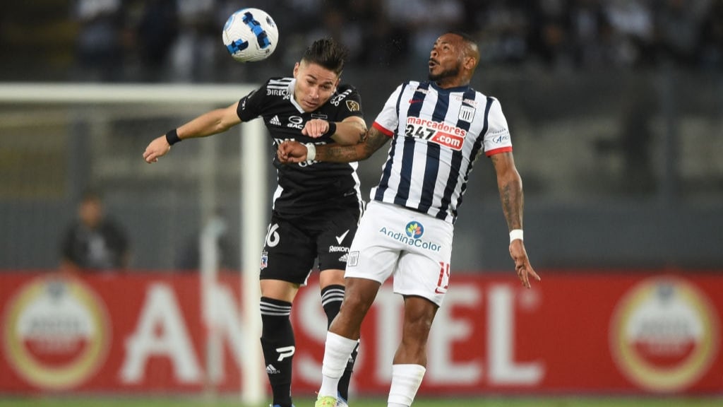 Conmebol vuelve a castigar económicamente a Colo Colo por desórdenes de sus hinchas en Copa Libertadores