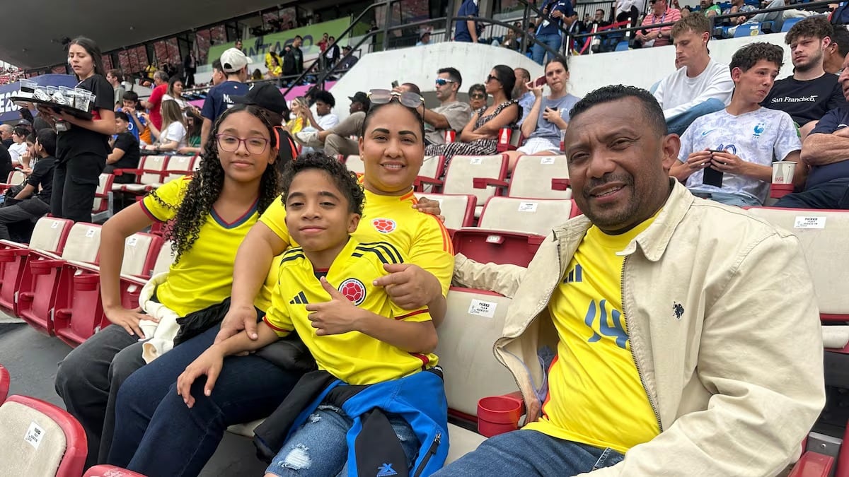 Óscar Barrera, padre del volante colombiano Jordan Barrera, confesó que junto a su esposa e hijos quedaron encantados con Chile / AS