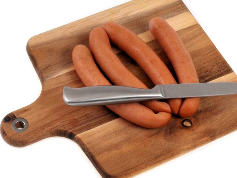 Odecu realizó evaluación de calidad nutricional de las salchichas: se detectaron diversos incumplimientos al reglamento