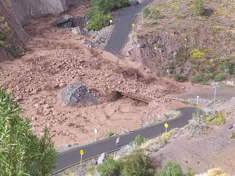 Cajón del Maipo: Baños Morales se encuentra aislada por deslizamientos de suelo