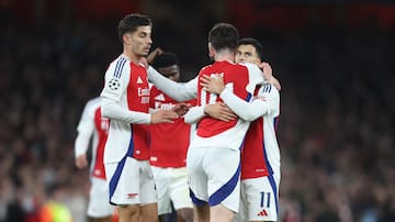 Con un insólito autogol, Arsenal suma su segunda victoria en la Champions League