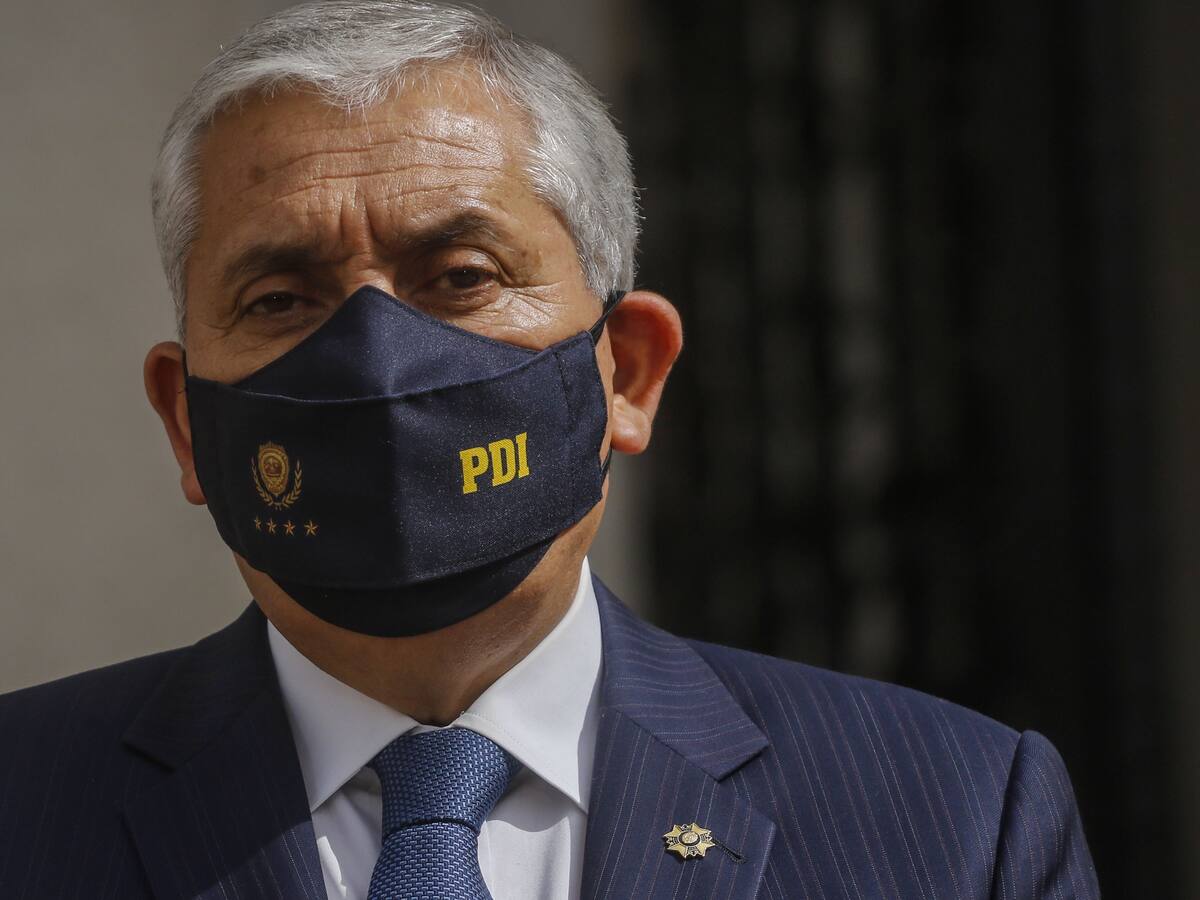 Exdirector de la PDI es acusado de malversación, falsificación de documentos públicos y lavado de $146 millones de pesos