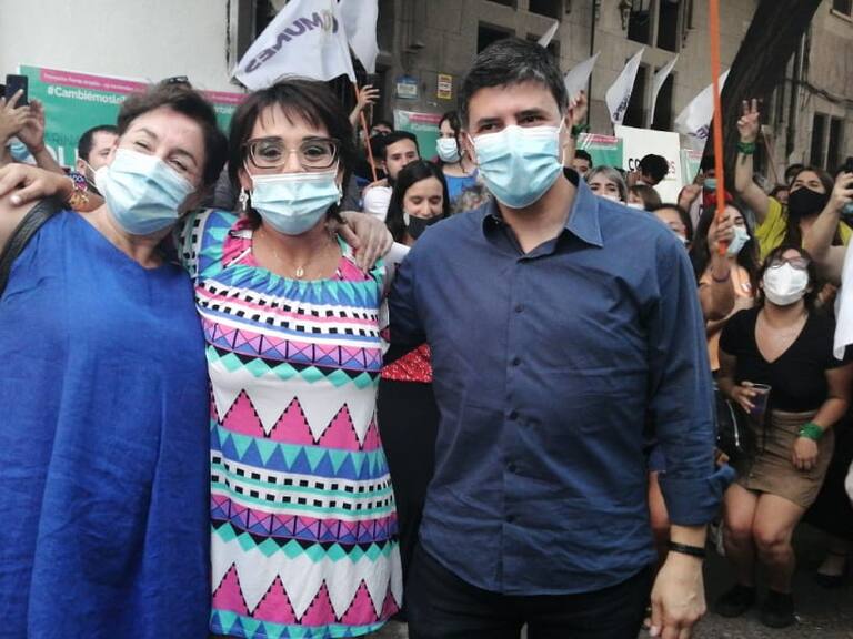 Karina Oliva representará al FA en elección de gobernadores de la RM: «Creemos que la política se hace con la gente»