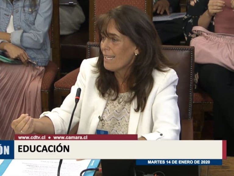 Polémica por frase de esposa de J. A. Kast: «El sexo es verdaderamente seguro cuando no se ejerce»