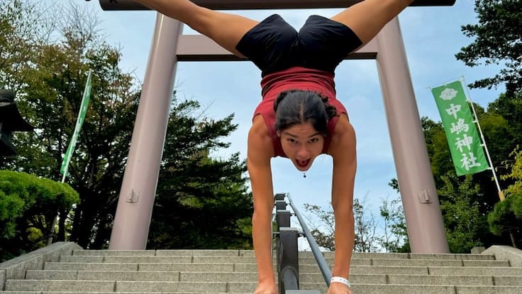 “Por favor, dejen de mandarme mensajes”: Influencer chilena se disculpa luego de ser criticada por hacer ejercicio en un símbolo sagrado japonés