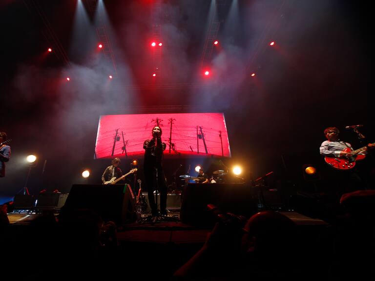 02 de AGOSTO DE 2013/SANTIAGOLa Banda Chilena Los Bunkers se presentaron esta noche en el Movistar Arena donde se les entrego el disco de oro y presentaron su nuevo disco "La Velocidad de la Luz"
FOTO:FRANCISCO LONGA /AGENCIAUNO.