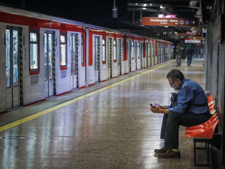 Metro de Santiago anuncia cambio en el horario de operación para los domingos y festivos