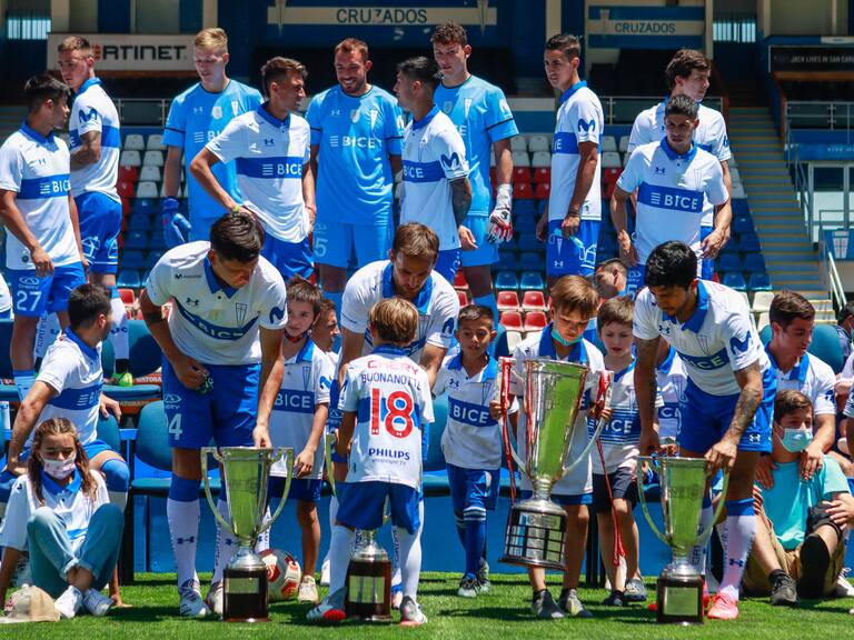 Domingo 05 de diciembre 2021, Santiago
Jugadores y cuerpo técnico de Universidad Católica tetracampeon del torneo nacional de futbol llevan a cabo la foto oficial del club en el estadio San Carlos de Apoquindo
Foto: Juan Farias / Agenciauno.