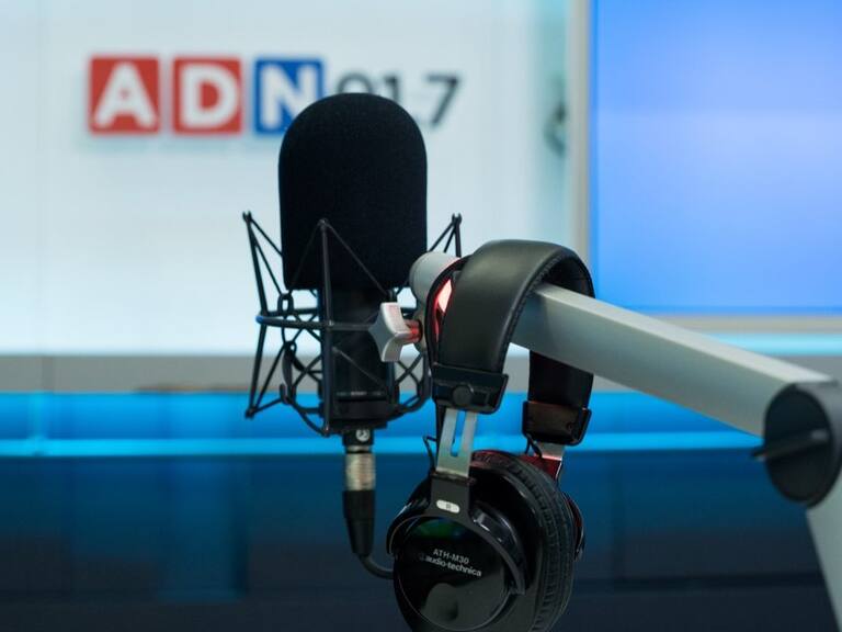 ¿Por qué se celebra este jueves el Día del Locutor Radial en Chile?