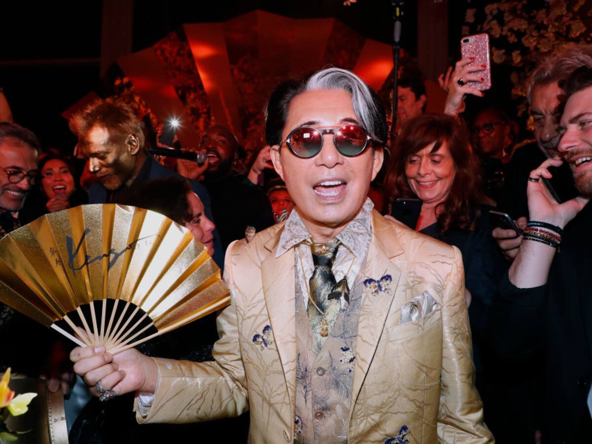 A los 81 años, muere el diseñador japonés Kenzo por Covid-19