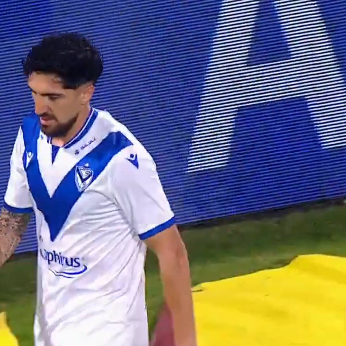 Menos mal ganaron: los increíbles goles perdidos por Diego Valdés y otro de sus compañeros en Vélez Sarsfield