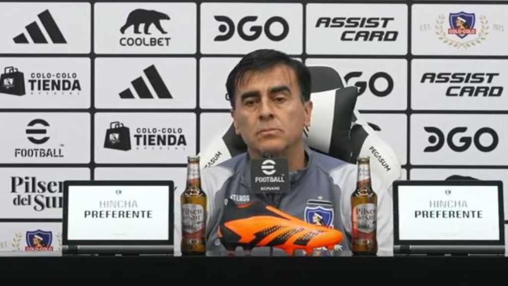 Gustavo Quinteros fija la prioridad del mercado de pases en Colo Colo: "Deberíamos incorporar un jugador para fortalecer la delantera"
