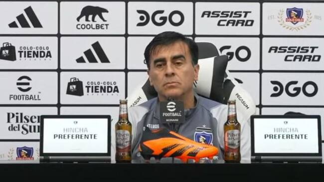 Gustavo Quinteros fija la prioridad del mercado de pases en Colo Colo: "Deberíamos incorporar un jugador para fortalecer la delantera"