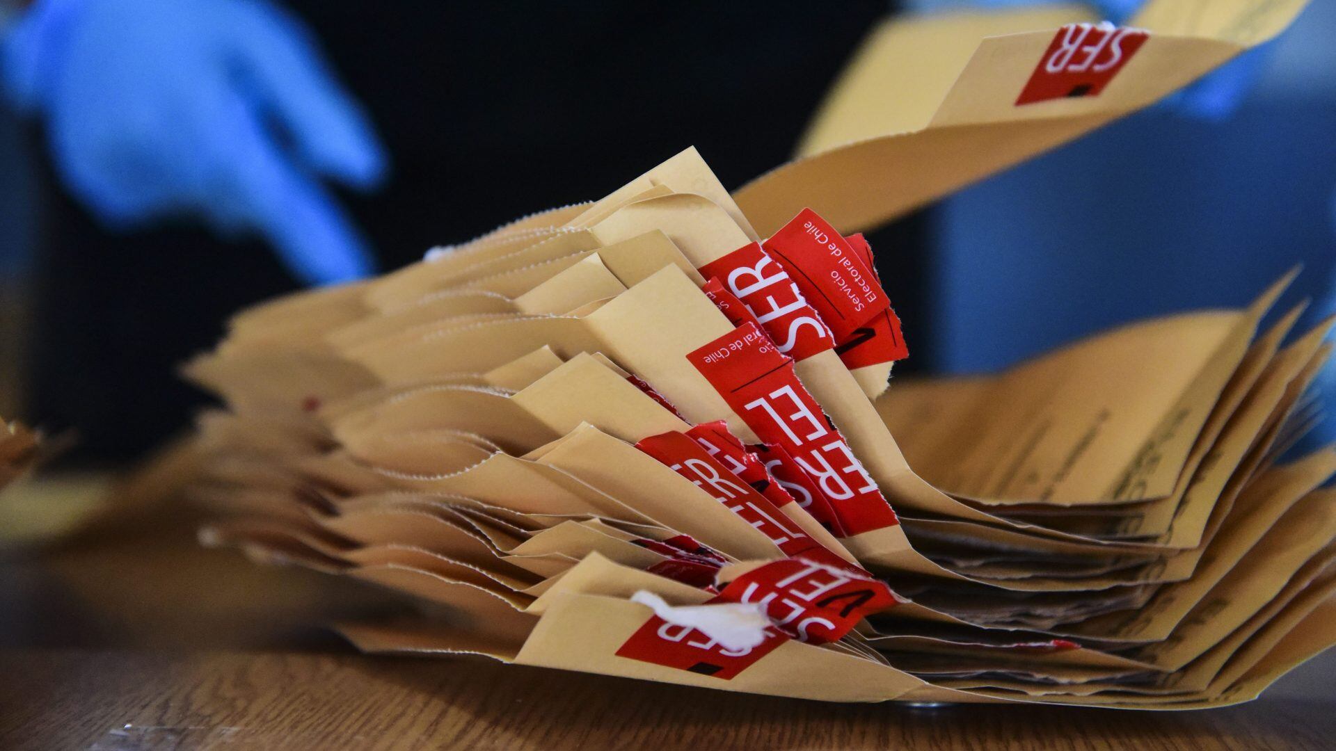 29 DE NOVIEMBRE DE 2020 / VALPARAISOVotos ya contados en el Liceo Eduardo de la Barra, durante conteo de votos de las elecciones de Primarias 2020.
FOTO: MIGUEL MOYA / AGENCIA UNO