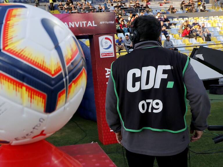 24 DE AGOSTO DE 2019/VIÑA DEL MARBalon del partido y un equipo del Canal del Futbol (CDF), durante el partido valido por la fecha 19 del Camponato Nacional AFP PlanVital 2019, entre Everton y Coquimbo Unido, disputado en el Estadio Sausalito.
FOTO: LEONARDO RUBILAR CHANDIA/AGENCIAUNO