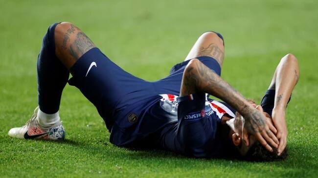 TOPSHOT - Paris Saint-Germain's Brazilian forward Neymar reacts during the UEFA Champions League final football match between Paris Saint-Germain and Bayern Munich at the Luz stadium in Lisbon on August 23, 2020. (Photo by MATTHEW CHILDS / POOL / AFP) (Photo by MATTHEW CHILDS/POOL/AFP via Getty Images)