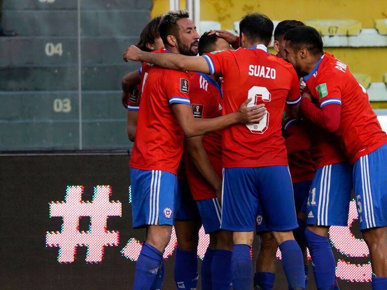 Chile superó la mala cancha del Hernando Siles y a Bolivia para seguir vivo en la ruta al Mundial de Qatar 2022